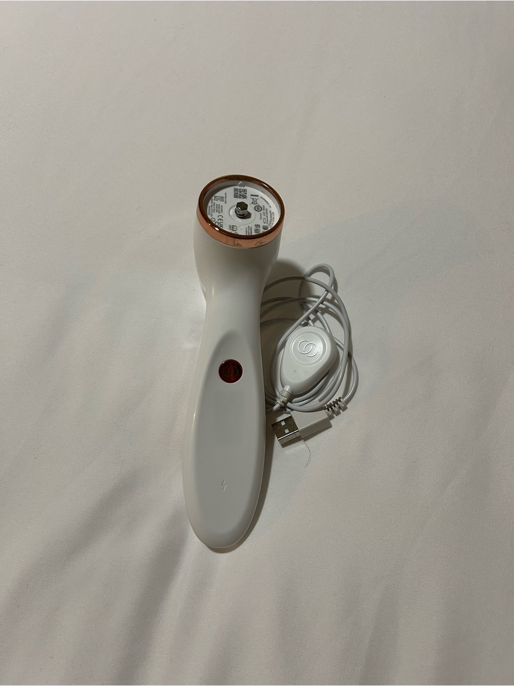 LUMI - Handheld Facial Device in White & Rose Gold - Picture 3 of 4